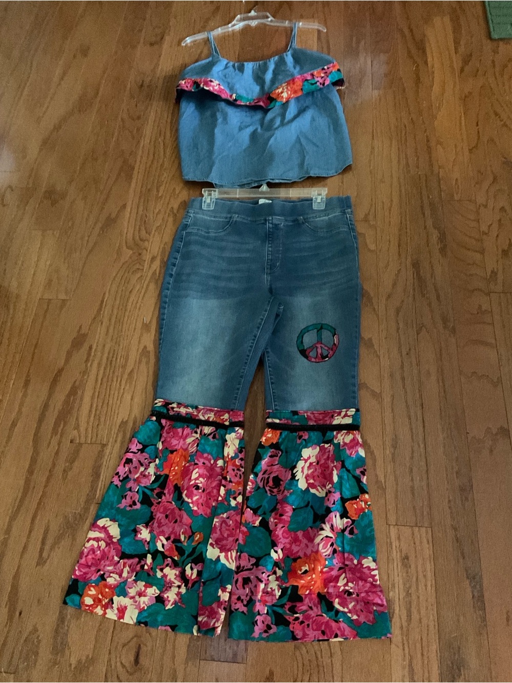 RETRO STYLE HAND DESIGNED SKINNY JEANS, SZ 10 + 1969, sz XL Top to match